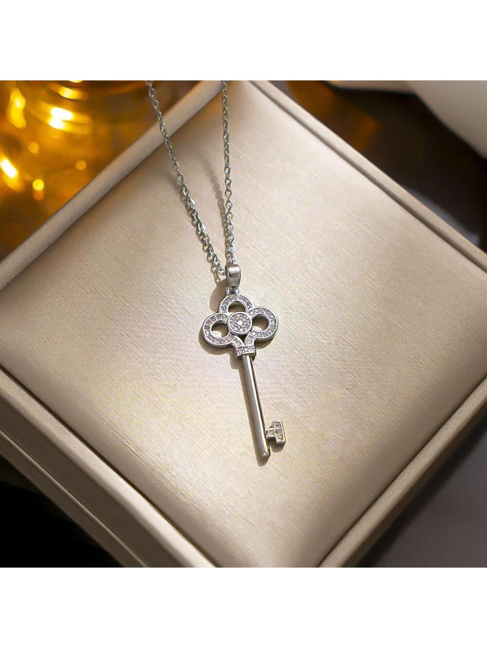 Skeleton key - Necklace - Silver - CZs - 18"